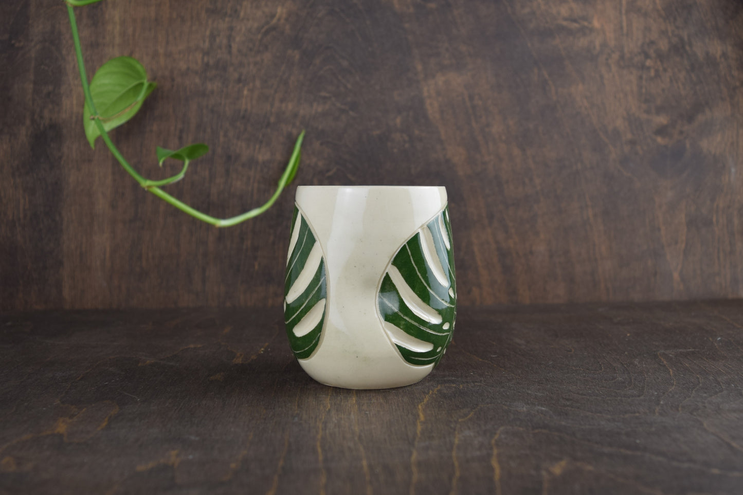 Monstera Tumbler w/ thumb holder