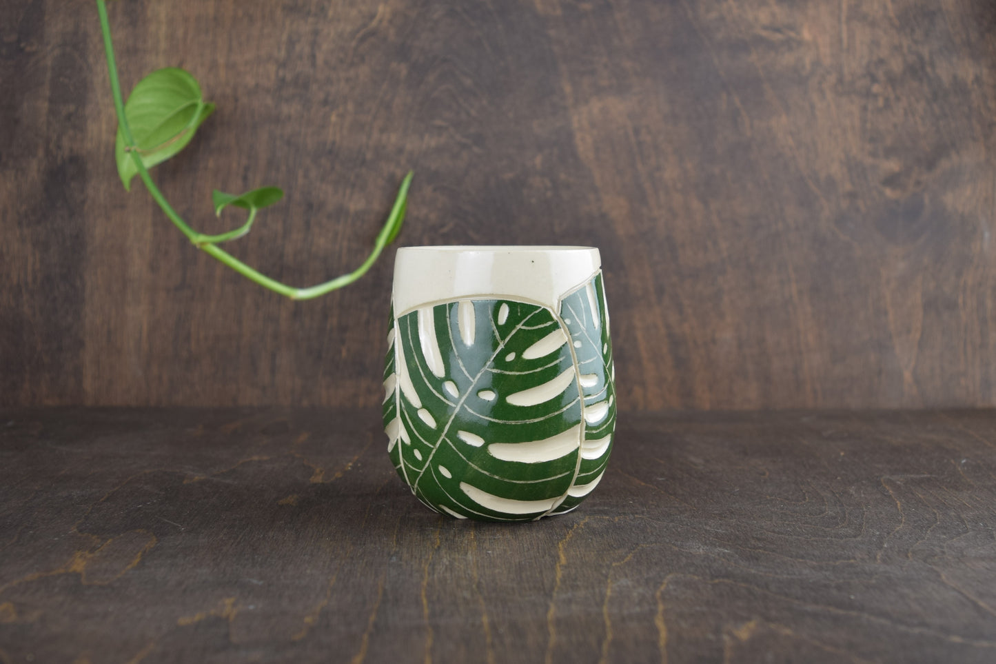 Monstera Tumbler w/ thumb holder